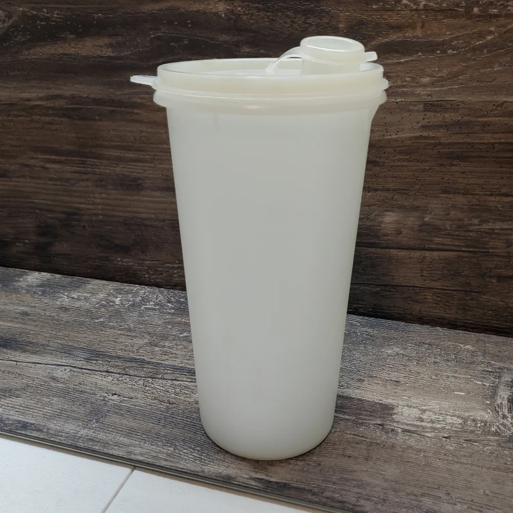 Vintage Tupperware 261-11 Beverage/Storage‎ Container W/Lid Sheer